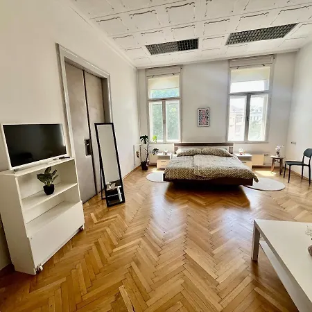 Spacious 3 Bedroom With Balcony
