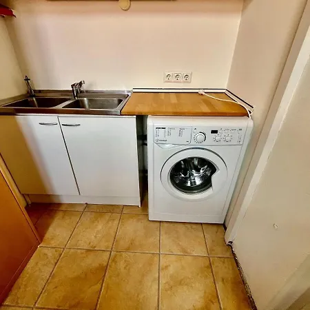 Spacious 3 Bedroom With Balcony דירה *