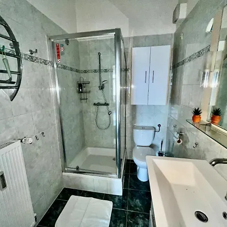 Spacious 3 Bedroom With Balcony דירה