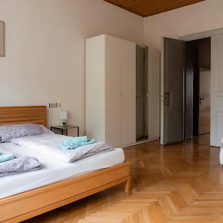 Spacious 3 Bedroom With Balcony Apartment Klagenfurt am Wörthersee