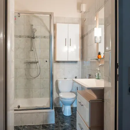 Spacious 3 Bedroom With Balcony Apartment *