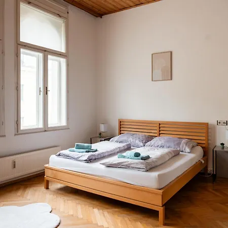 Spacious 3 Bedroom With Balcony Apartment Klagenfurt am Wörthersee