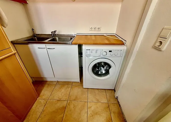 Spacious 3 Bedroom With Balcony Apartament *