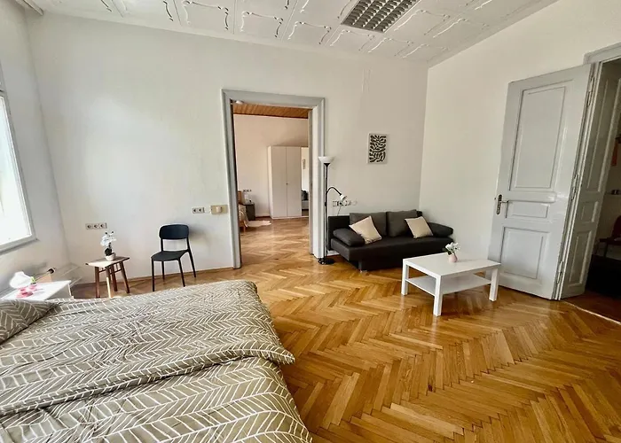 Spacious 3 Bedroom With Balcony Klagenfurt am Woerthersee