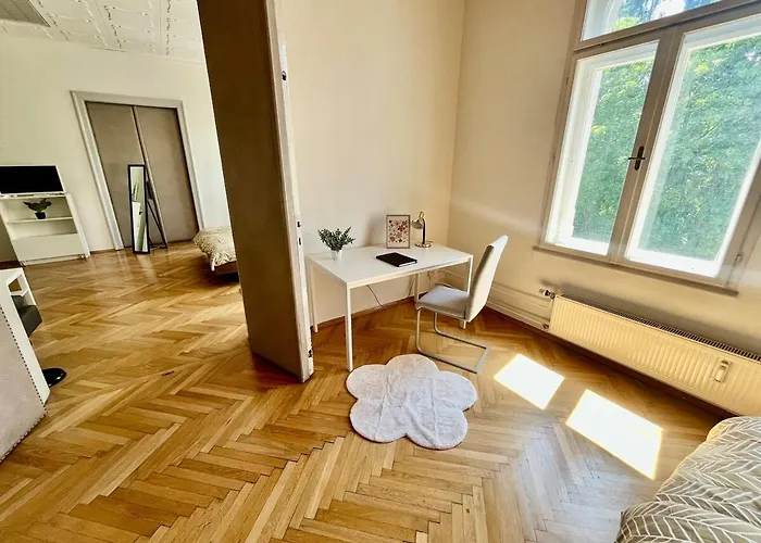 Spacious 3 Bedroom With Balcony קלגנפורט